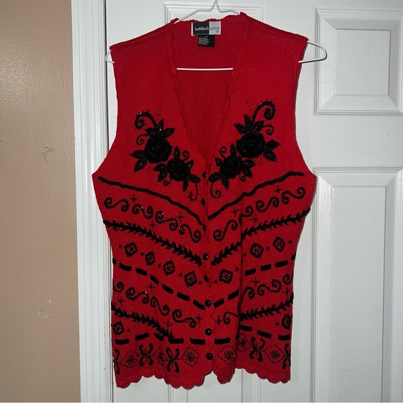 Red and Black Embroidered Vest - Picture 4 of 4